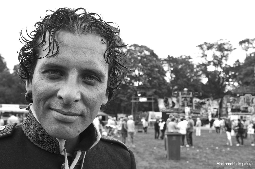 IMAGE: http://i1209.photobucket.com/albums/cc395/MaclarenPhotography/Cardiff%20Mardi%20Gras%202011/_MG_5388BW.jpg